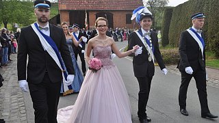 Warburg: Die Warburger Schützen und Regenten feiern beim Stadtschützenfest in Calenberg ihr Stadtschützenkönigspaar Rainer und Bärbel Schnückel