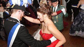Warburg: Die Warburger Schützen und Regenten feiern beim Stadtschützenfest in Calenberg ihr Stadtschützenkönigspaar Rainer und Bärbel Schnückel