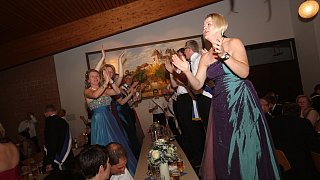 Warburg: Die Warburger Schützen und Regenten feiern beim Stadtschützenfest in Calenberg ihr Stadtschützenkönigspaar Rainer und Bärbel Schnückel