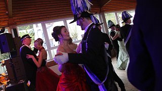 Warburg: Die Warburger Schützen und Regenten feiern beim Stadtschützenfest in Calenberg ihr Stadtschützenkönigspaar Rainer und Bärbel Schnückel