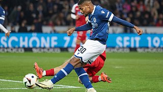 Arminia Bielefeld schlägt Viktoria Köln 2:0.