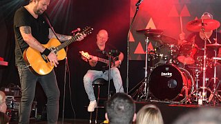Warburg: Die Paveier aus Köln rocken die Warburger Oktoberwoche.