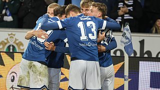 Arminia Bielefeld schlägt Viktoria Köln 2:0.