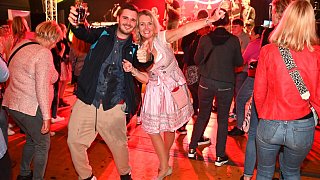 Warburg: Die Paveier aus Köln rocken die Warburger Oktoberwoche.