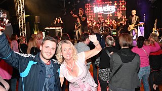 Warburg: Die Paveier aus Köln rocken die Warburger Oktoberwoche.