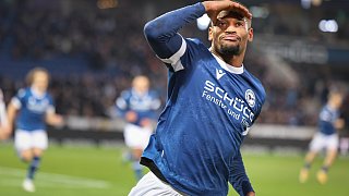 Arminia Bielefeld schlägt Viktoria Köln 2:0.