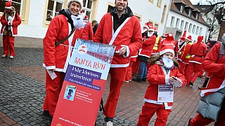 Eine Stadt sieht rot: Motive vom 6.Bielefelder Santa Run
