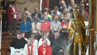 Höxter: Wetterbedingter Umzug für das Vitusfest in Corvey
