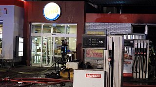Brand in Gebäude einer Tankstelle