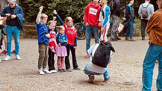 Arminia-Fans pilgern in Massen zum Hermannsdenkmal
