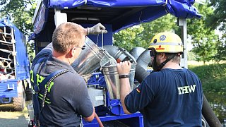 Fischesterben in der Ems: THW pumpt Wasser aus dem Fluss