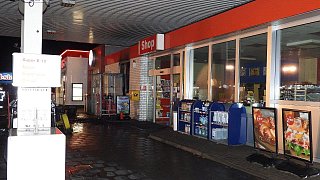 Brand in Gebäude einer Tankstelle