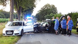 Auto überschlägt sich bei Unfall in Versmold