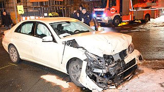 Gütersloh: Rettungswagen stößt mit Taxi zusammen und kippt um