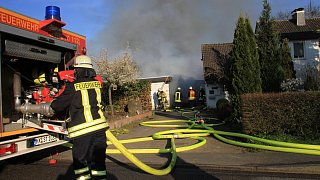 Mehrere Garagen in Eichholz niedergebrannt