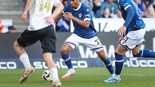 Arminia Bielefeld schlägt Wehen Wiesbaden 4:2.