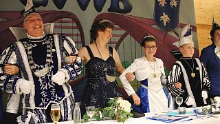 Beverungen: Carnevalsverein Weserbrücke Beverungen feiert Eröffnungsball