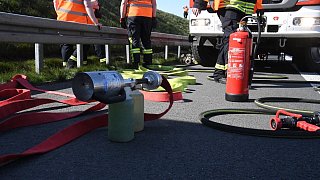 Lkw-Unfall blockiert A33 bei Steinhagen