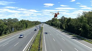Sportwagen überschlägt sich auf der A2 bei Gütersloh