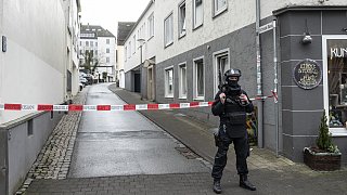 Polizei-Großeinsatz nach Schüssen vorm Bielefelder Landgericht