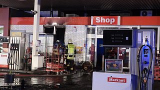 Brand in Gebäude einer Tankstelle