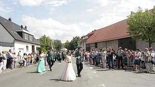 Strahlend schönes Königspaar regiert in Eissen