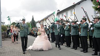 Strahlend schönes Königspaar regiert in Eissen
