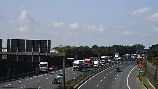 Lkw-Auflieger brennt auf der A2 bei Rheda-Wiedenbrück