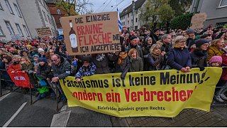 Bielefeld: 14.000 Demonstranten pfeifen Neonazis aus der Stadt