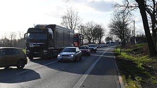 Auto überschlägt sich nach Zusammenstoß - drei Verletzte