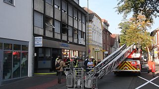 Feuerwehr löscht Zimmerbrand in Gütersloh