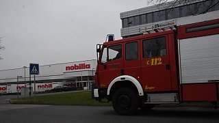 Feuerwehr löscht Schwelbrand bei Nobilia in Verl