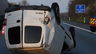 Opel überschlägt sich auf der A2 nahe Rheda-Wiedenbrück