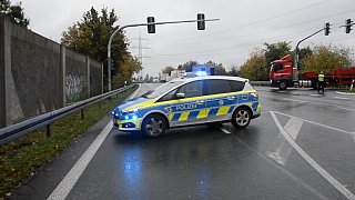 Schloß Holte-Stukenbrock: Fahrer eines Betonmischers bei Unfall schwer verletzt