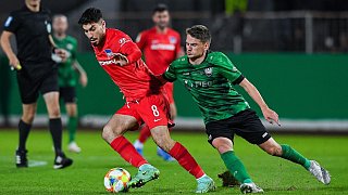 Dortmund und Leipzig weiter - Freiburg rettet sich