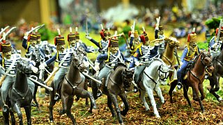 Bielefelder stellt Schlacht von Waterloo mit 15.000 Zinnsoldaten nach