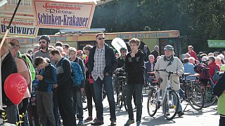 Radler und Jogger erobern autofreie Bundesstraße 61
