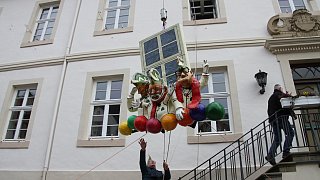 Steinheim: Jecke Ehrenpräsidenten schauen aus dem Rathaus