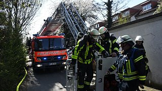 Feuerwehr löscht Dachstuhlbrand in Werther