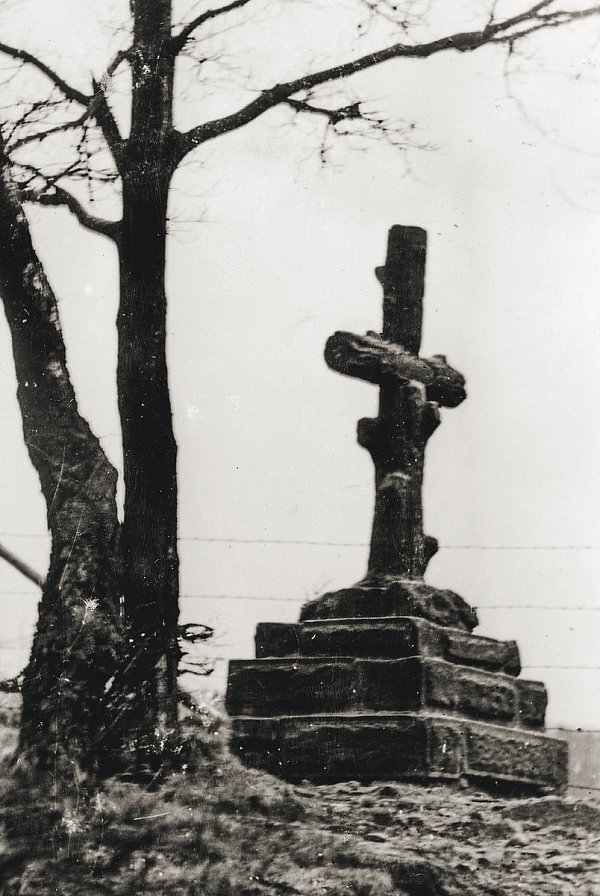 Das wohl älteste Kreuz-Foto dürfte dieses aus den 50ern sein. - © HAUPTARCHIV BETHEL