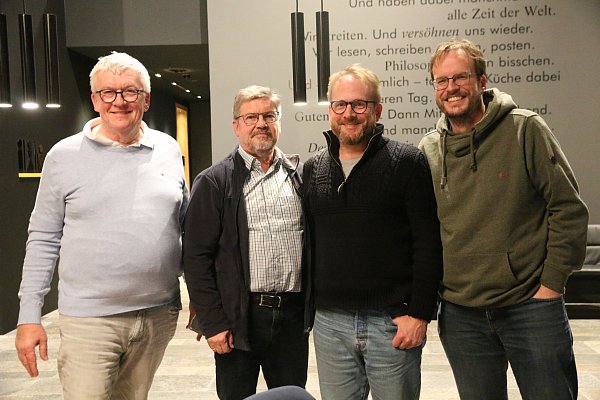 Das Rotationsteam holt sich nach einer Schätzfrage den Sieg. - © Anthea Moschner