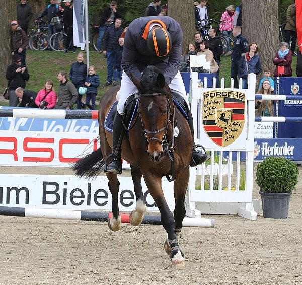 Pure Enttäuschung: Jan Wernke nach dem Fehler am Porsche-Hindernis im vergangenen Jahr. Foto: Egon Bieber - © Egon Bieber