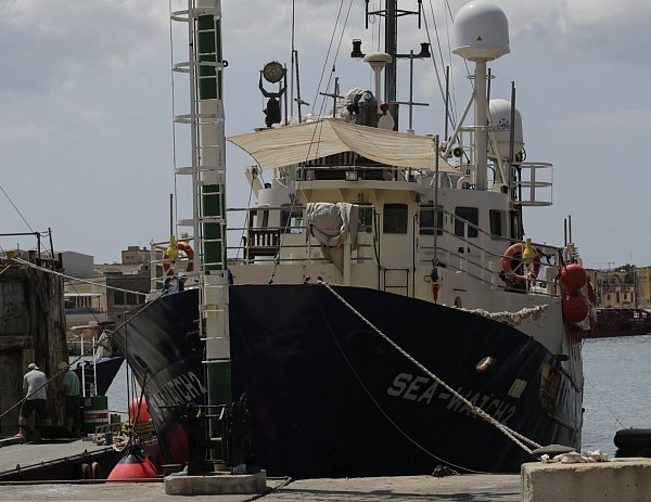 Die "Sea-Watch 2" liegt im Hafen von Malta. - © Bastian Schlange