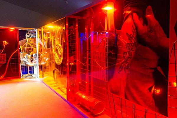 Ein farbenfrohes und interaktives Erlebnis im Marta Herford, das Besucher in eine Welt aus Kunst und Design eintauchen lässt. - © Ralf Bittner