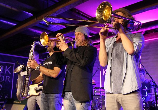 Hier spielen die Heavy Tones vor zehn Jahren, 2015, im Musikkontor Herford. - © Friderieke Schulz