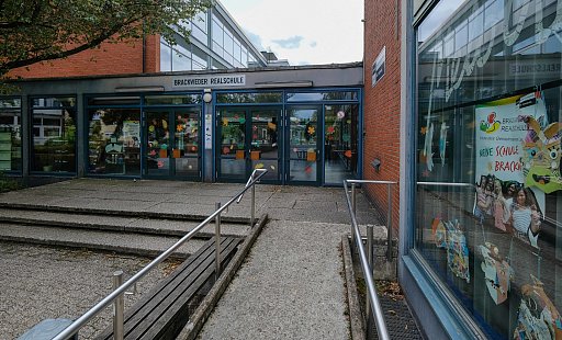 Die Realschule Brackwede in Bielefeld gehört zu den Kooperationspartnern der Polizei. - Andreas Zobe