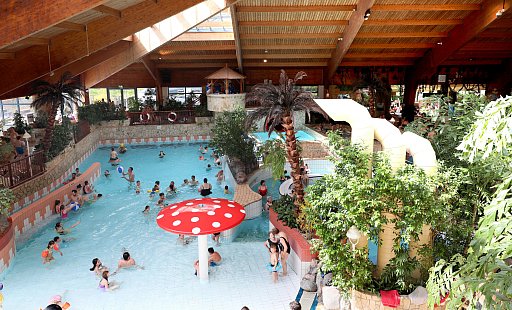 Am Wellenbecken im beliebten Freizeitbad H2O soll ein 42-Jähriger heimlich Aufnahmen von minderjährigen Schwimmerinnen gemacht haben. - Frank-Michael Kiel-Steinkamp (Archiv)
