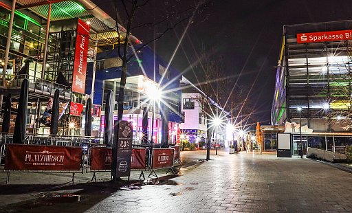 In der Nacht auf Sonntag fiel der Schuss im Eingangsbereich der beliebten Liv-Bar am Boulevard. - jonek.fotografie.de