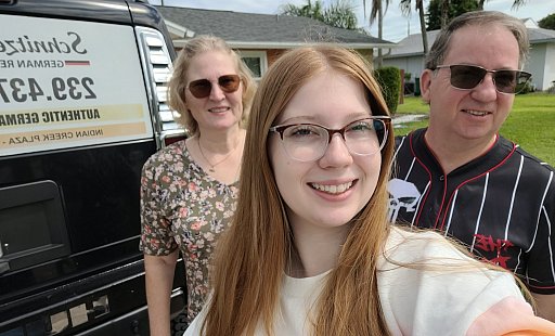Familie Lehmann ist von Rietberg in die USA ausgewandert. Heute leben Petra und Andreas mit Tochter Hanna in Florida. Sie werden regelmäßig von dem TV-Format "Goodbye Deutschland" (VOX) begleitet. - Familie Lehmann