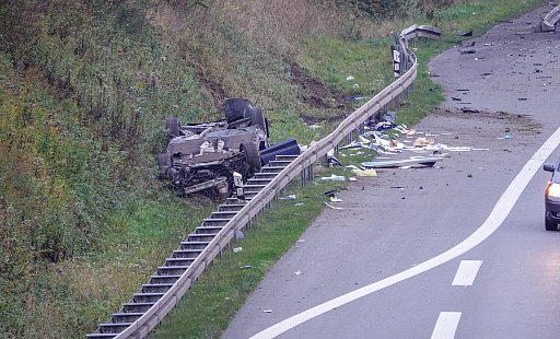 Aufgrund eines schweren Verkehrsunfalls war die A33 bei Bielefeld voll gesperrt. - Paul Brinkmann